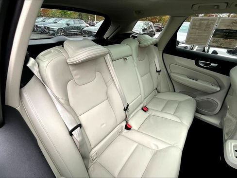Certified 2023 Volvo XC60 B5 Plus w/ Climate Package image 18
