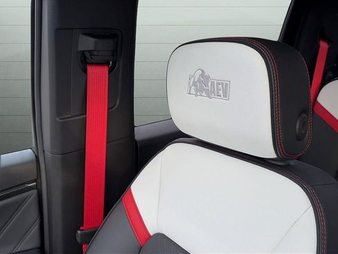 New 2025 GMC Canyon AT4 w/ AT4X AEV Edition AWD/4WD image 28