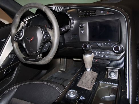 Used 2016 Chevrolet Corvette Stingray Coupe w/ Carbon Flash Badge Package image 59