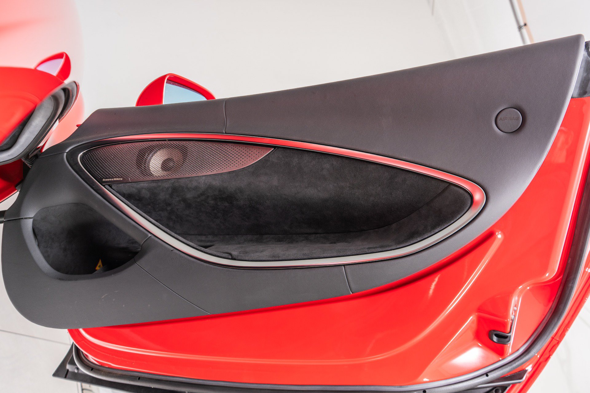 Used 2023 McLaren Artura RWD image 37