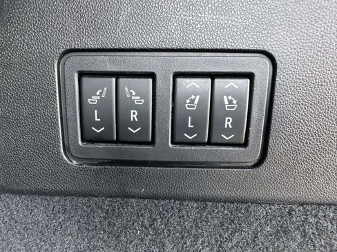 Used 2023 Cadillac XT6 Premium Luxury w/ Platinum Package image 17