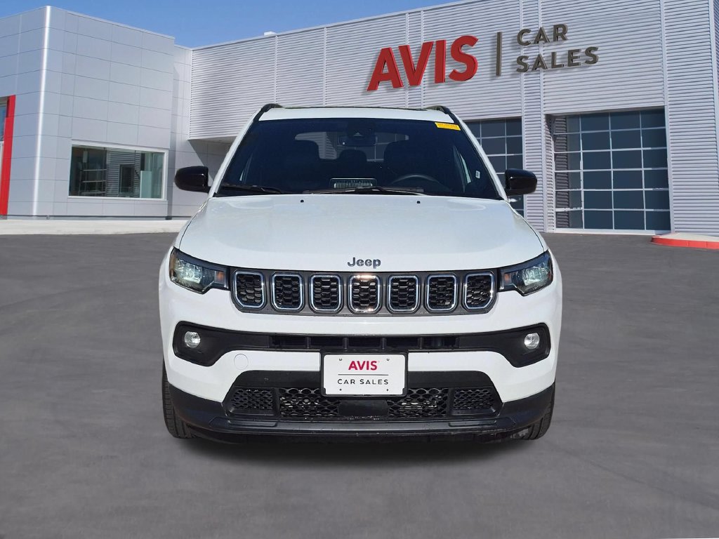 Used 2025 Jeep Compass Latitude w/ Sun & Sound Group AWD/4WD image 2