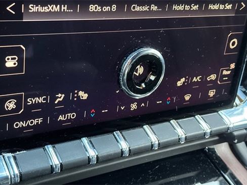 Used 2025 GMC Yukon XL Denali image 21