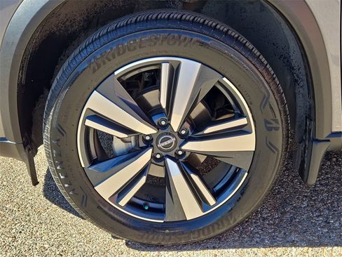 Used 2023 Nissan Rogue Platinum w/ Platinum Premium Package image 11