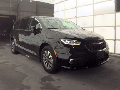 Used 2024 Chrysler Pacifica Limited