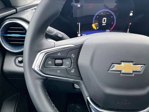 Used 2025 Chevrolet Trax LT w/ LT Convenience Package image 23