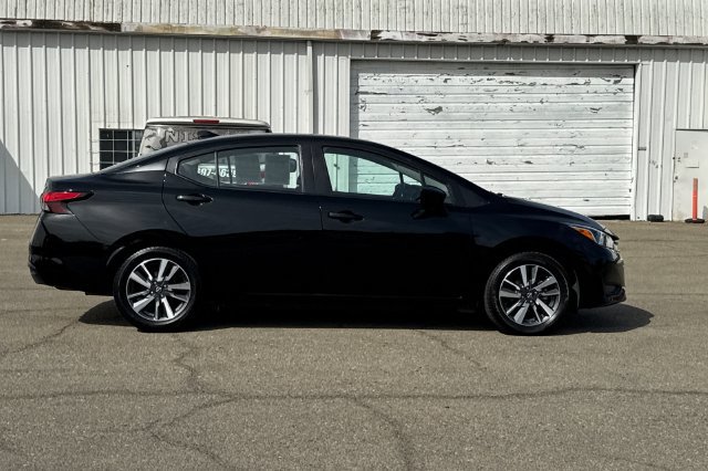 Used 2023 Nissan Versa SV FWD image 3