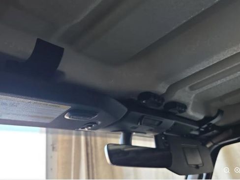 Used 2022 Jeep Gladiator Sport image 11