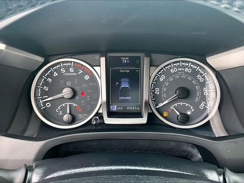 Used 2022 Toyota Tacoma SR5 w/ Technology Package RWD image 14