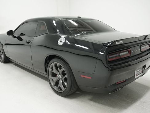 Used 2019 Dodge Challenger R/T RWD image 6