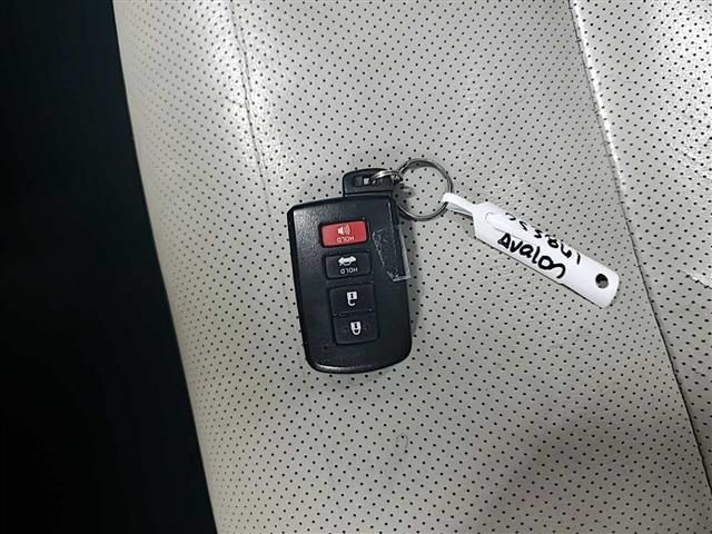 Used 2017 Toyota Avalon Limited FWD image 9
