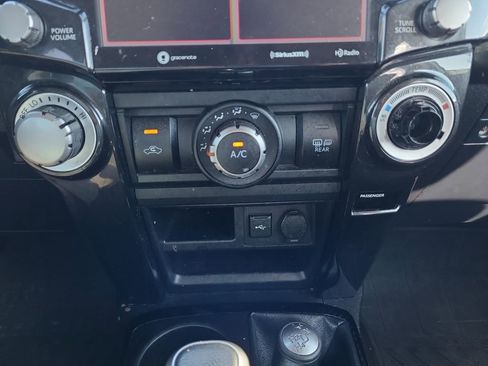 Used 2020 Toyota 4Runner TRD Off-Road Premium AWD/4WD image 20