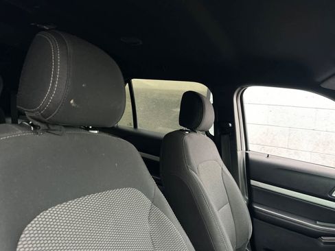 Used 2017 Ford Explorer XLT image 18