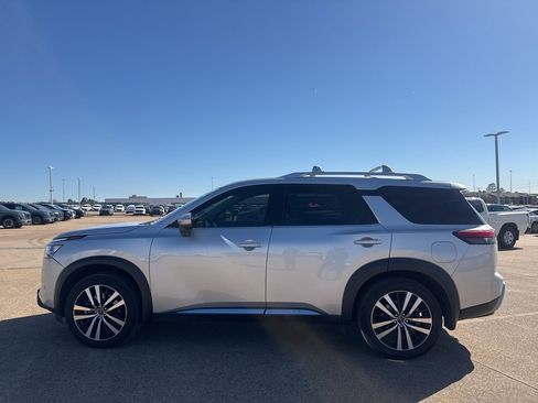 Certified 2023 Nissan Pathfinder Platinum w/ Cargo Package image 12