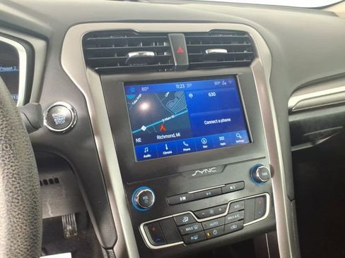 Used 2020 Ford Fusion SE image 18