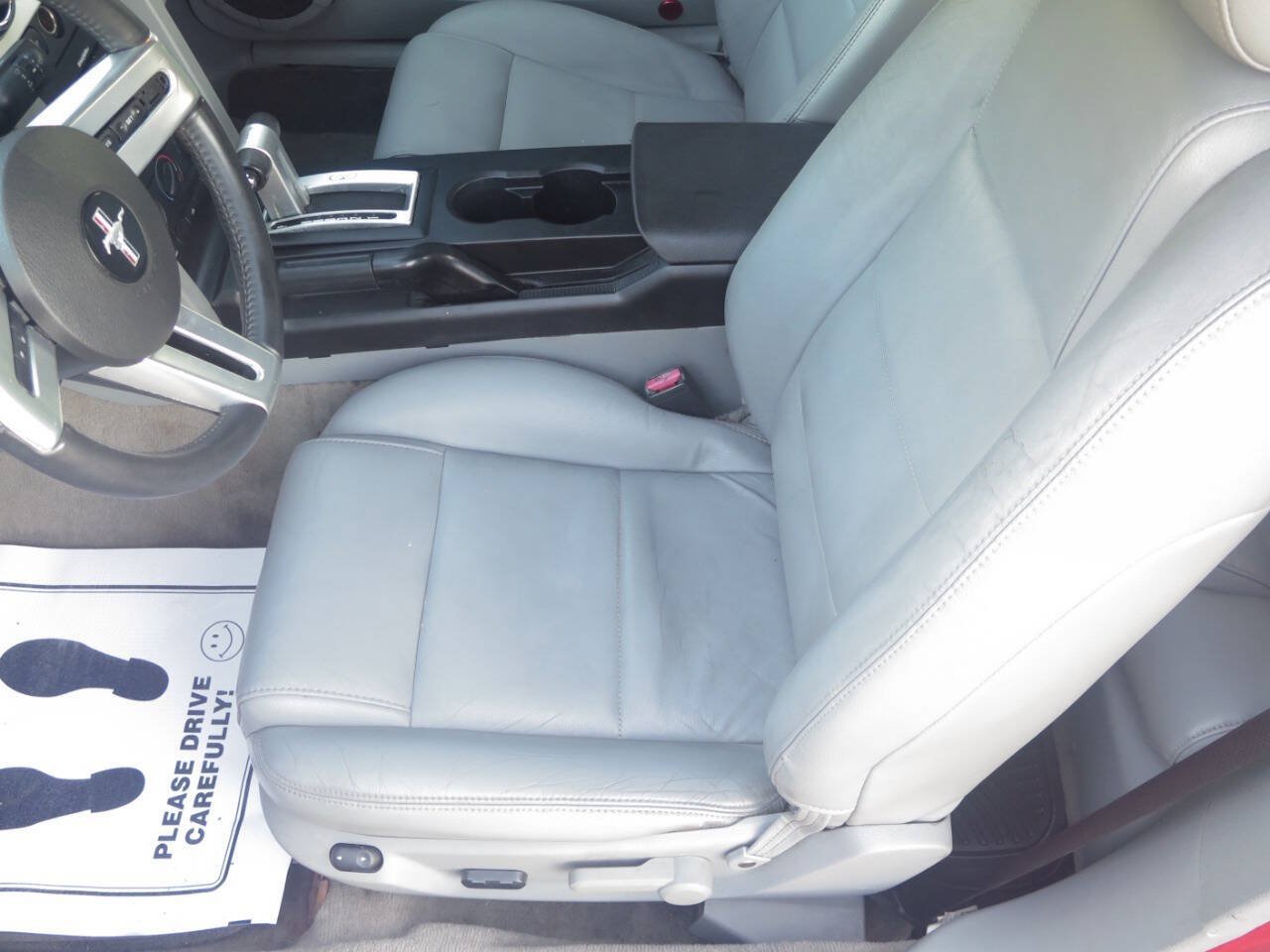Used 2005 Ford Mustang Convertible RWD image 12
