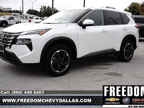 Used 2024 Nissan Rogue SV AWD/4WD image 3
