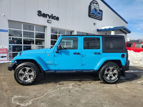 Used 2017 Jeep Wrangler Unlimited Sahara w/ Connectivity Group image 8