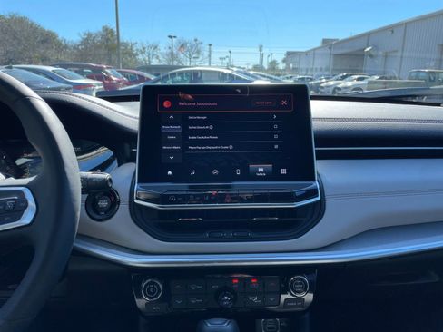 Used 2025 Jeep Compass Limited image 20