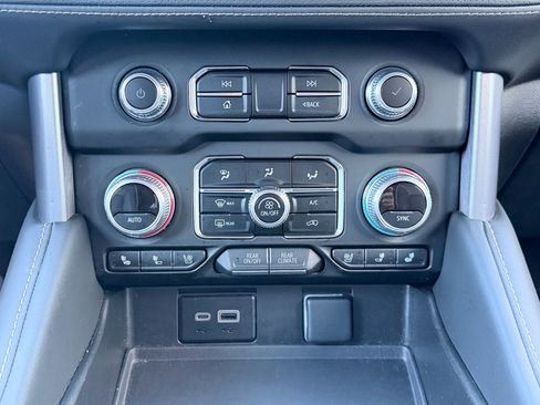 Used 2024 GMC Yukon SLT image 17
