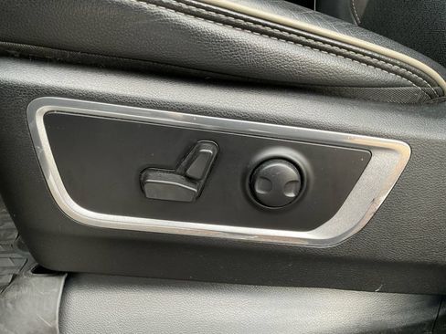 Used 2022 RAM 1500 Laramie AWD/4WD image 32