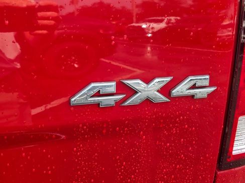 Used 2019 RAM 1500 Classic SLT AWD/4WD image 12