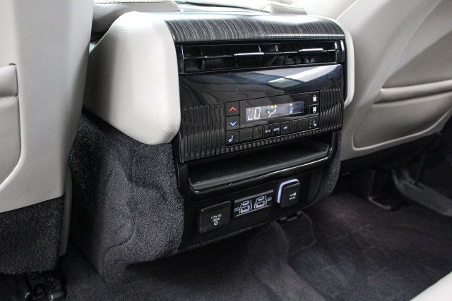Used 2024 Jeep Wagoneer L Series II w/ Flexible Seating Group RWD image 23