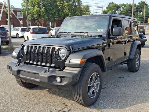 Used 2023 Jeep Wrangler Unlimited Sport AWD/4WD image 3