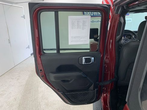 Used 2021 Jeep Wrangler Unlimited Sahara image 19