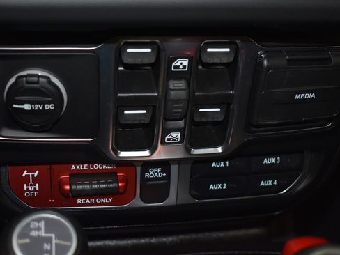 Used 2026 Jeep Gladiator Mojave AWD/4WD image 18