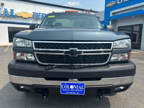 Used 2006 Chevrolet Silverado 2500 LT w/ Snow Plow Prep Package AWD/4WD image 16