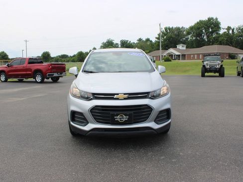 Used 2017 Chevrolet Trax LS FWD image 3