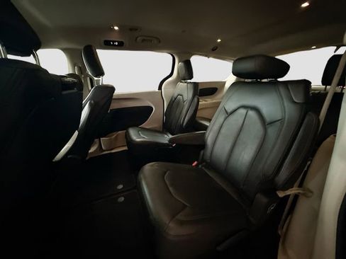 Used 2019 Chrysler Pacifica Touring-L Plus w/ Advanced Safetytec Group image 25