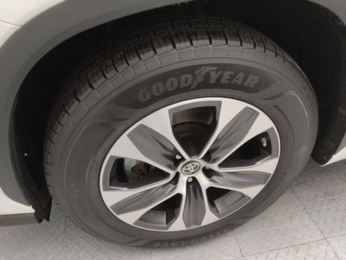 Used 2020 Toyota Highlander XLE image 31