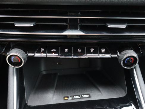 Used 2024 Chevrolet Traverse RS FWD image 30