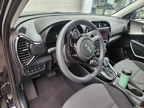 Used 2023 Kia Soul S FWD image 3