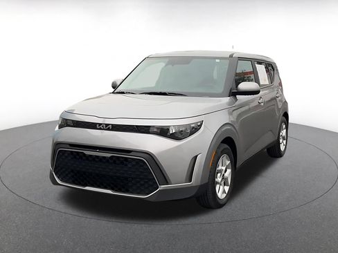 Used 2025 Kia Soul LX w/ LX Technology Package FWD image 7