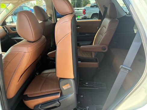 Used 2024 Nissan Pathfinder Platinum AWD/4WD image 13