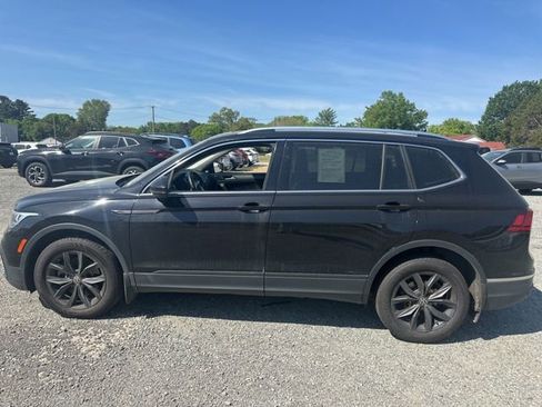 Used 2022 Volkswagen Tiguan SE w/ Panoramic Sunroof Package AWD/4WD image 1
