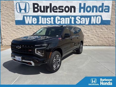 Used 2025 Chevrolet Suburban Z71 image 1