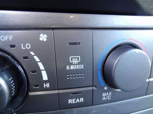 Used 2013 Toyota Highlander SE image 10