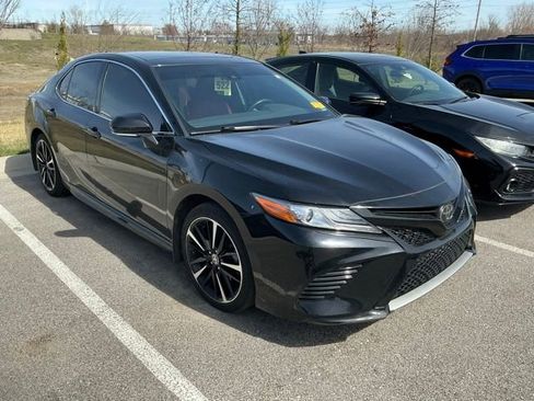 Used 2019 Toyota Camry XSE image 4