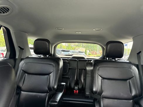 Used 2023 Ford Explorer XLT w/ Equipment Group 202A AWD/4WD image 45