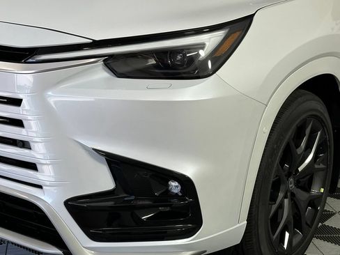 New 2026 Lexus TX 500h AWD image 12