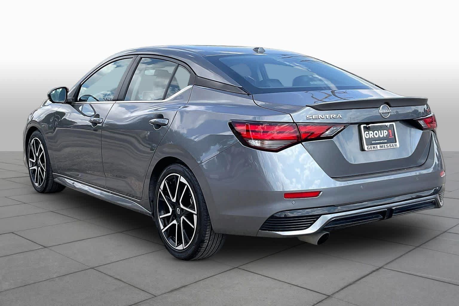 Used 2025 Nissan Sentra SR w/ SR Premium Package FWD image 11