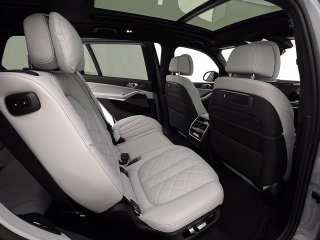 Certified 2027 BMW X7 xDrive40i w/ M Sport Package AWD/4WD image 14