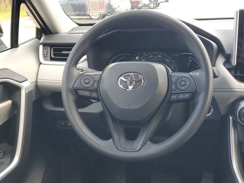 Used 2025 Toyota RAV4 XLE image 25