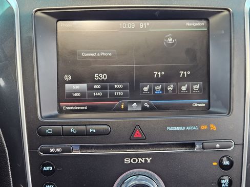 Used 2016 Ford Explorer Limited w/ Equipment Group 301A FWD image 11