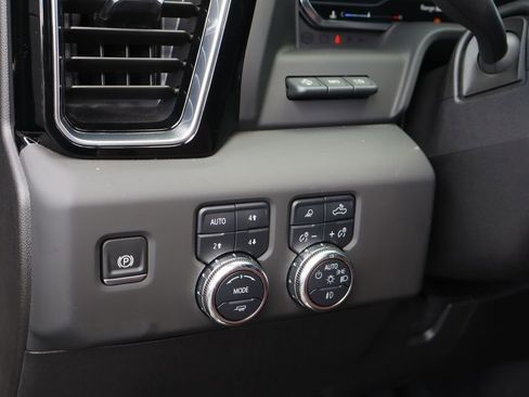 Used 2025 GMC Sierra 2500 Denali Ultimate AWD/4WD image 13
