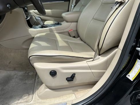 Used 2019 Jeep Grand Cherokee Overland AWD/4WD image 16
